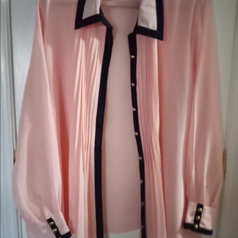 Gorgeous two-piece blouse that you would love this set color coral and black